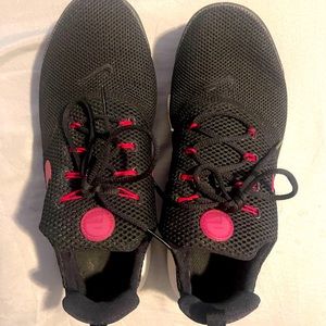 Girls nikes